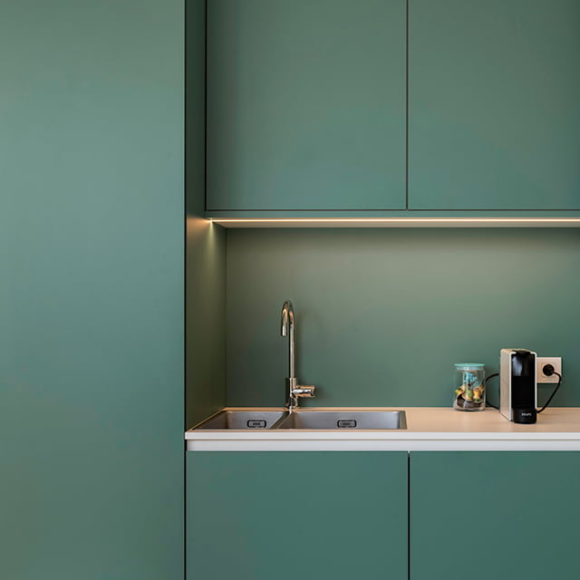 Unicolour design - green cupboards